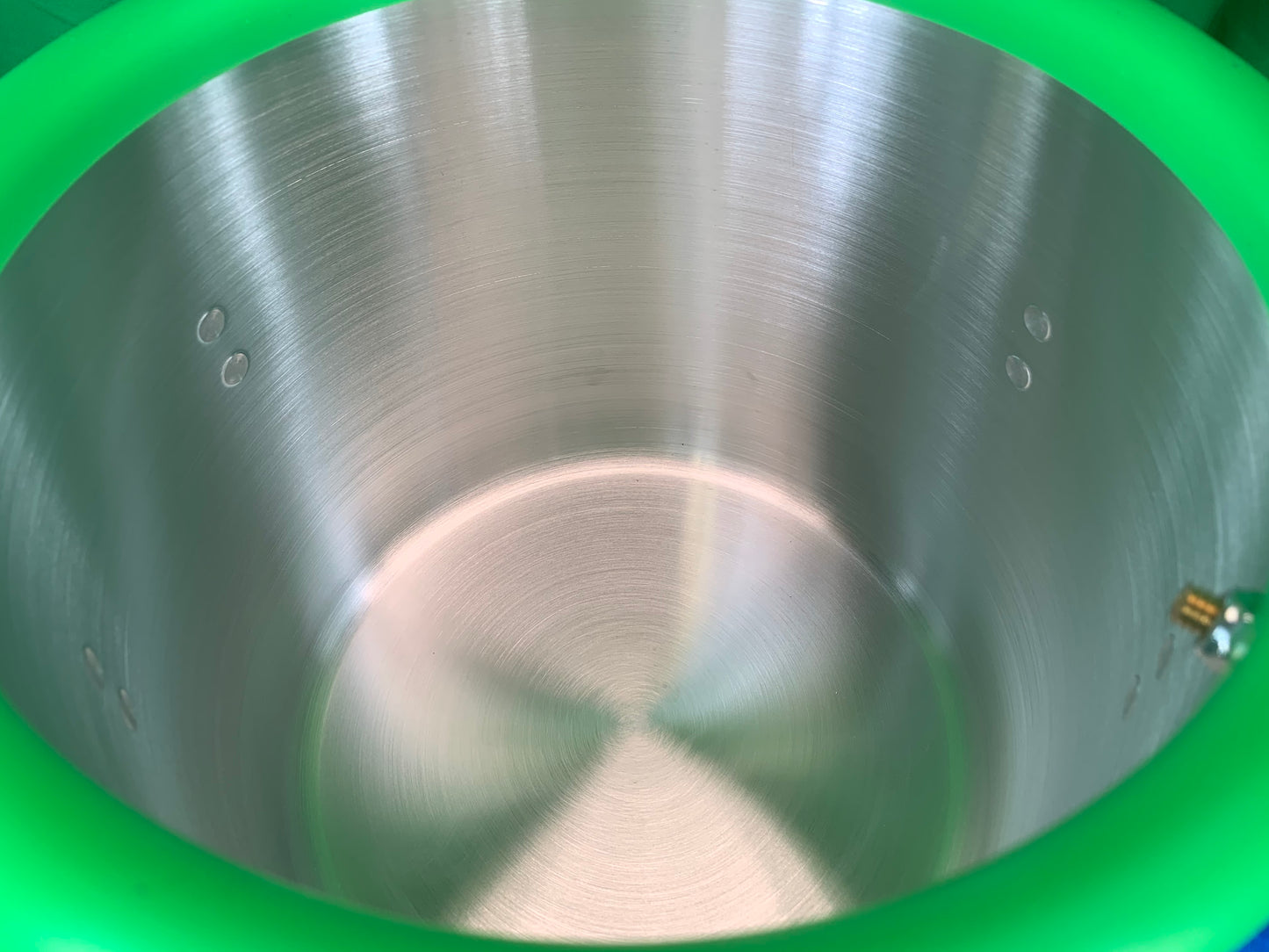 Aluminum Chamber: Available Sizes 3 and 5 Gallons